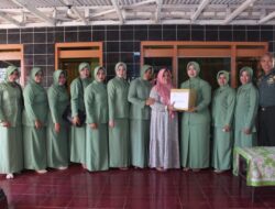 Persit Kodim 0826 Pamekasan Sambangi Keluarga Prajurit Yang Sakit