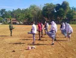 Babinsa Koramil Wringin Ajak Siswa Senam Jaga Kesehatan
