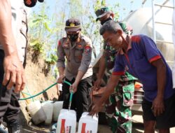 Polres Ponorogo Berikan Bantuan Air Bersih Untuk Masyarakat Terdampak Kekeringan