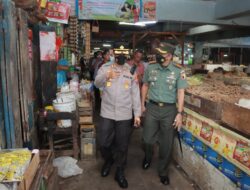 Pastikan Harga Bahan Pokok Aman Pasca Kenaikan BBM, Kapolres Jember dan Dandim Cek Pasar