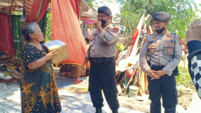 Samapta Berkah Polres Ponorogo, Bagikan Puluhan Paket Sembako Kepada Lansia