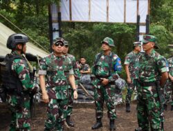 Kasdivif 2 Kostrad Dampingi WakasadTinjau Latihan Taktis Kompi Tempur Yonif MR 411/Pandawa