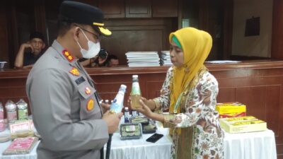 Dampingi Kunker Mentri Parekraf, Kapolres Dumai Borong Produk UMKM Lokal