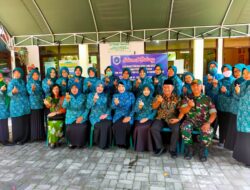 Babinsa Koramil 0822/01 Dampingi Tim Monitoring BKB Perpustakaan