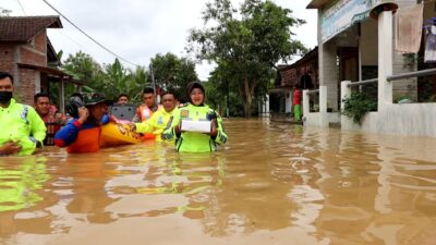 Tanggap Bencana, Polres Trenggalek Dirikan Dapur Umum untuk Warga Terdampak Banjir