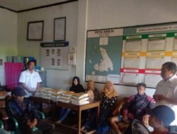 Menjelang Diakhir Tahun Perhutani Bondowoso Bagikan Bantuan Sembako Kepada Penyadap Aktif