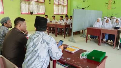 Penyuluhan Hukum ke Pesantren Al Furqan, Kasi Intel Kejari Dumai Sampaikan Soal Pancasila