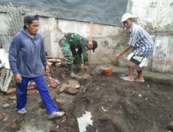 Babinsa Koramil 0822/14 Prajekan Guna Menjalin Hubungan yang Harmonis, Bantu Warga Buat Pondasi