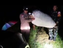 Polres Ngawi Bersama TNI Bantu Evakuasi Warga Terdampak Banjir