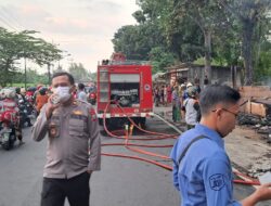 Polisi Gerak Cepat Tangani Kebakaran Warung Kopi di Tenggarang Bondowoso