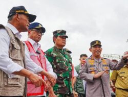 Kapolri Meninjau Pelabuhan Merak Memastikan Kesiapan Arus Mudik dan Balik Hari Raya