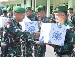 Kodim 0822 Bondowoso Bagikan Bingkisan Lebaran kepada Prajurit dan PNS