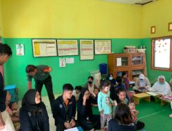 Babinsa Koramil 0822/05 Mendampingi MMD Unibraw Kegiatan Posyandu