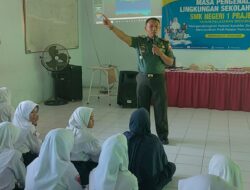 Danramil 0822/14 Berikan Pelatihan Di SMKN 1 Prajekan Bondowoso Untuk Mengembangkan Sikap Disiplin Dalam Menyelesaikan Tugas
