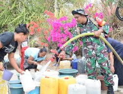HUT TNI Ke-78, Kodim 0822 Bersama Pemkab Distribusikan air bersih 4 kecamatan