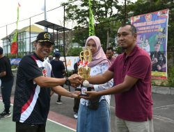 Pertandingan Tenis Dandim Cup 2023, Letkol Arm Suhendra Berikan Hadiah Pada Pemenang