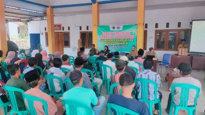 Babinsa Curahdami Bersama Warga Lakukan Pelatihan Pembuatan Pupuk Organik