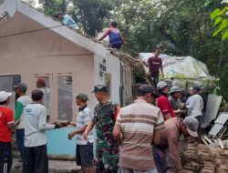 Babinsa Kodim 0822/14 Bersama Rakyat, Sertu Gatot Bantu Warga di Desa Binaan