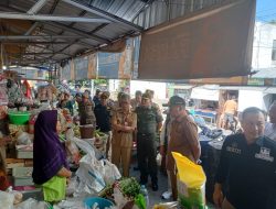 Kasdim 0822/Bondowoso Bersama Forkopimda Gelar Operasi Pasar di Tamanan Bondowoso