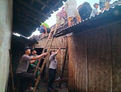 Sinergitas TNI POLRI Bondowoso, bantu warga tangani dampak puting beliung