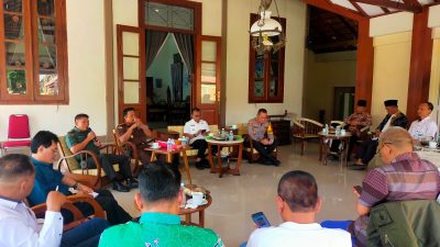 Kasdim 0822 bersama Forkopimda hadiri FKDM jelang tahun baru dan pemilu 2024