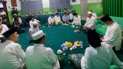 Nasim Khan bersama Ribuan Santri sambut Anis – Muhaimin (AMIN) di Walisongo Situbondo
