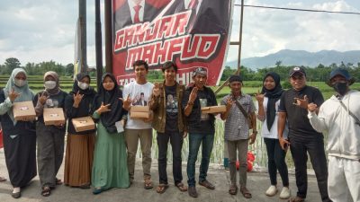 Tim relawan beragam Jatim, berbagi Snack box di Bondowoso