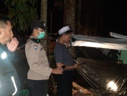 Bhabinkamtibmas Polsek Grujugan peduli seorang kakek tinggal di hutan pinus