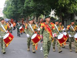 Drumband Raksaka Bahana Yonif 514 hibur masyarakat Bondowoso