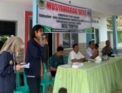 Mahasiswa KKN UNEJ Edukasi Pernikahan Dini di Acara Musdes Desa Tumpeng, Kecamatan Wonosari