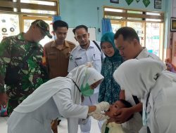 Ketua TP PKK Kecamatan Prajekan Dampingi Tenaga Kesehatan, Sukseskan Supervisi Sub PIN Polio 2024