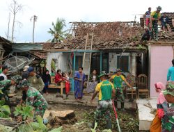 Tanggap Bencana Puting Beliung, Yonif 514/SY Terjunkan Prajurit 1 SST