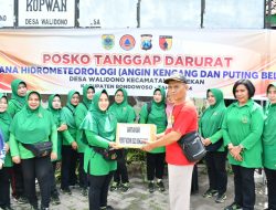 Peduli Bencana, Persit Kodim 0822 bersama pengurus Salurkan Bantuan