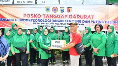 Peduli Bencana, Persit Kodim 0822 bersama pengurus Salurkan Bantuan