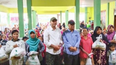 H.M Nasim Khan DPR RI, bagikan ratusan sembako pada korban bencana puting beliung