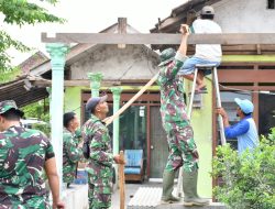 Kerja Ikhlas, Cerdas, tuntas Prajurit Kodim 0822 bantu warga korban Bencana