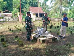 Babinsa Posramil Botolinggo, Pemdes Gayam Kidul dan Warga Kompak lakukan Karya Bhakti