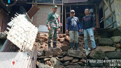 Tanggap Bencana Longsor, Pemdes Gayam Botolinggo Berikan Bantuan Pada Warganya