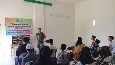 Tanamkan Cinta Tanah Air Sejak Dini, Babinsa 0822/03 berikan Materi Wasbang di MTs Darussalam
