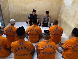 Polres Lumajang Berikan Bimbingan Rohani Kepada Tahanan