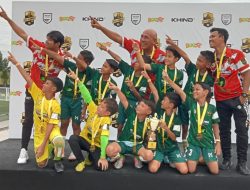 Restu ‘Putra Bondowoso’ bersama Team Juara 1 Laga Internasional KL Cup U-11 di Malaysia