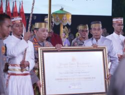 Kapolri Diberi Gelar Adat – Pusaka oleh Dewan Adat dan Kerajaan di Sulawesi Selatan