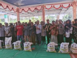 Pj.Bupati Bondowoso Serahkan Bantuan Pupuk NPK di Desa Batu Salang, Kec. Cermee