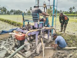 Warga Buat Sumur Bor Untuk Pertanian, Babinsa Koramil Pujer Berikan Dukungan