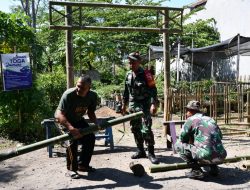 Babinsa Koramil Wringin bersama Warga Kampung Pancasila Rawat Toga