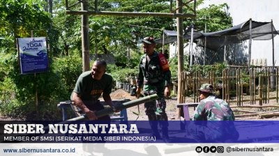 Babinsa Koramil Wringin bersama Warga Kampung Pancasila Rawat Toga