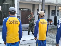 Babinsa Koramil 0822/14 Latih PBB SMAN 1 Prajekan