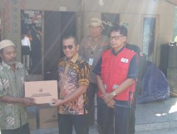 Pj Bupati Bondowoso Berikan Bansos, Korban Kebakaran Ucapkan Terima Kasih