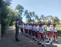 Lomba Gerak Jalan, Babinsa Koptu Wahid Latihkan PBB Kepada Siswa SDN