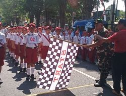 Danramil 0822/01 Bondowoso Lepas Ribuan Pelajar dalam Lomba Gerak Jalan HUT RI ke-79